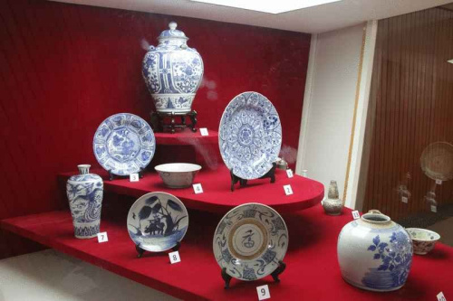 沙巴博物院所展出有關(guān)華人文化的文物，或許是以來自中國的陶瓷品最具“華人”氣息，但卻無法讓人感受與華人和文化的關(guān)聯(lián)。（馬來西亞《星洲日報》）