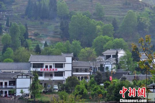 圖為貴州省畢節(jié)市大方縣木寨村新貌。　瞿宏倫 攝