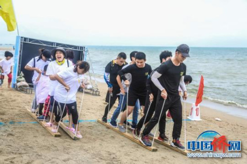 沙灘龍舟歡樂多?！±钚娜?攝