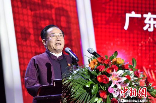 廣東省委原副書記、廣東省潮聯(lián)會(huì)會(huì)長蔡?hào)|士致開幕詞?！￡愺K旻 攝