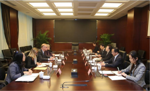 甘肅外派菲律賓華文教師代表發(fā)言 甘肅外派菲律賓華文教師代表發(fā)言