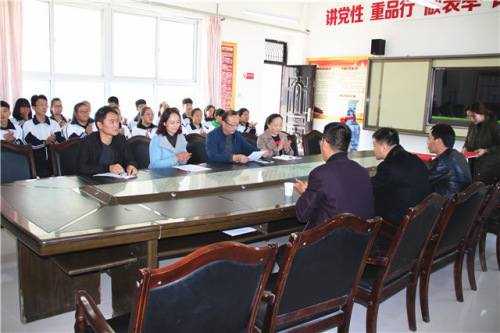 　(延川中學(xué)校長賀治榮講話)