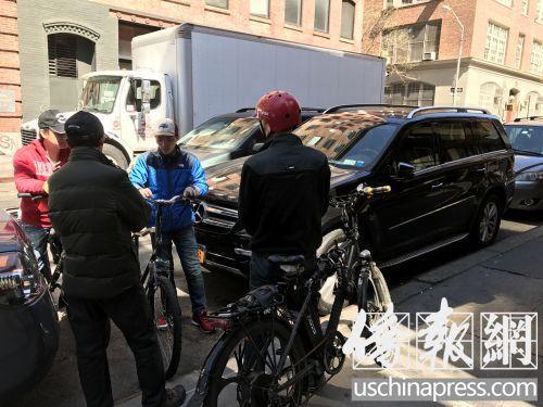 資料圖： 華埠街頭餐館林立，許多華裔外賣郎每日在街頭奔走。（美國《僑報》 陳辰攝）