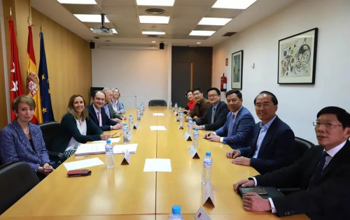 全體與會代表。（歐洲時報/邵依妮 攝）