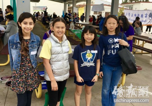 爾灣一家中文學(xué)校派出3名華裔和1名墨裔學(xué)生參加比賽。（美國《僑報》/翁羽 攝）