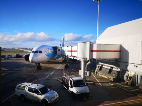 ▲Yan在朋友圈里宣告自己恢復(fù)單挑帶娃的生活狀態(tài) Yan在朋友圈里宣告自己恢復(fù)單挑帶娃的生活狀態(tài)