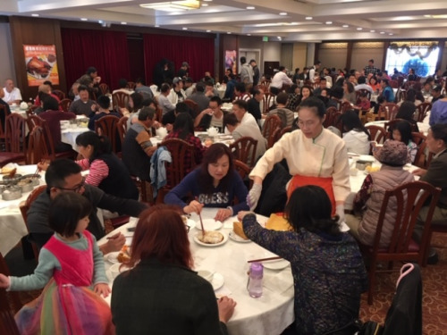 圣蓋博谷多家中餐館感恩節(jié)大清早已是熱鬧非凡。(美國(guó)《世界日?qǐng)?bào)》/楊青 攝)