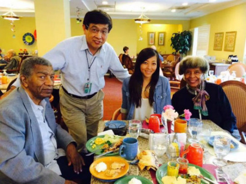 北奧及女兒與非裔父母瑞克夫婦。圖片來源：受訪者提供