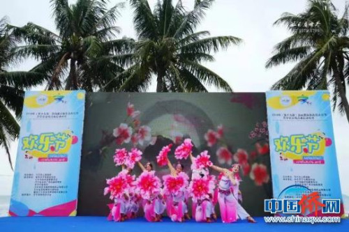 開(kāi)幕式上舞蹈表演?！…偡?攝