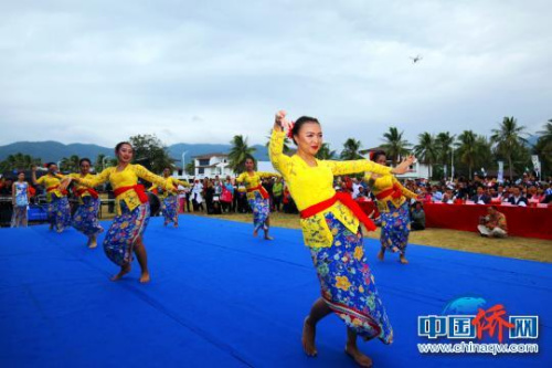 印尼舞蹈風(fēng)情十足?！…偡?攝