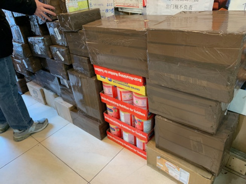 為趕上節(jié)日送禮，快遞業(yè)者表示貨物皆須在月底前發(fā)出。(美國《世界日報》/賴蕙榆 攝) 