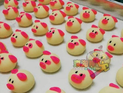 葉寶玲推出的新口味蛋卷，有香菜蒜香、黑芝麻、咖啡口味。（馬來西亞《星洲日報》）