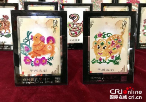 以過大年為主題的十二生肖特色皮影。攝影：賀麗媛