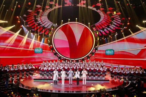 《我愛(ài)你中國(guó)》演唱者：蔡程昱、高天鶴、張超、阿云嘎、王凱、暨南大學(xué)華僑華人學(xué)生合唱團(tuán)。