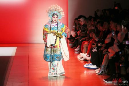 圖為京劇片段驚艷觀眾。（美國《僑報》 管黎明攝）