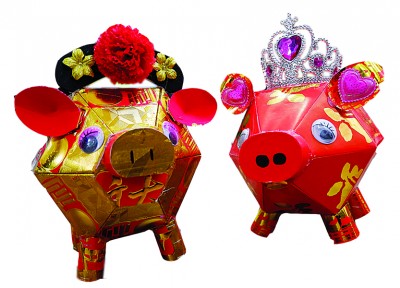 張漢云以紅包制作的Q版小豬 (馬來西亞光華網(wǎng)／翁逸華 攝)