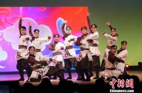 圖為蒙古族舞蹈《駿馬歸來》。周欣嬡 攝