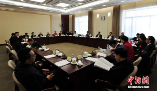 3月7日，全國政協(xié)十三屆二次會議中華全國歸國華僑聯(lián)合會界別舉行小組會議，討論政府計劃報告和預(yù)算報告。<a target='_blank' >中新社</a>記者 于海洋 攝