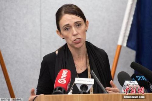 　資料圖：當(dāng)?shù)貢r間3月16日，在新西蘭首都惠靈頓，新西蘭總理阿德恩就15日克賴斯特徹奇槍擊案發(fā)表講話。