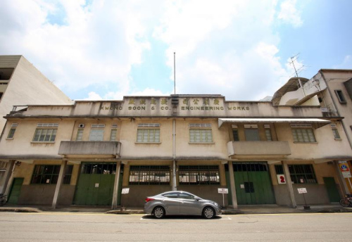 廣順公司機(jī)器鐵廠見證了20世紀(jì)初加冷河畔的經(jīng)濟(jì)活動(dòng)，當(dāng)時(shí)河畔港口船來船去，造船廠、修船廠以及供應(yīng)船舶零件的五金店，共生共榮。(新加坡《聯(lián)合早報(bào)》/蕭紫薇 攝)