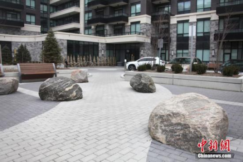  當(dāng)?shù)鼐秸谡归_追查。中國駐多倫多總領(lǐng)館正就此案全力開展應(yīng)急處置工作。<a target='_blank' >中新社</a>記者 余瑞冬 攝 