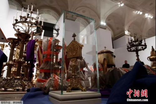 大火中被搶救的文物。圖片來源：中國新聞網(wǎng)