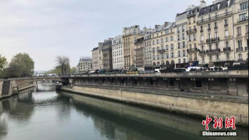 大火之后，圣母院周圍已被封鎖。圖片來源：中國新聞網(wǎng)