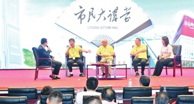 “漢派講解鐵三角”魏漢奎、余義未、鄭東武(從左至右)做客市民大講堂。長江日報記者劉斌 攝