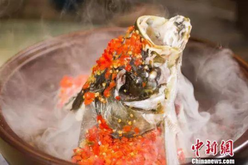 剁椒魚頭。唐貴江 攝