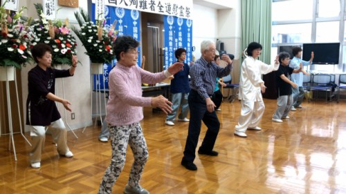 慰靈太極拳。（日本《中文導(dǎo)報》）