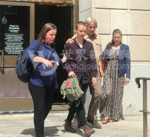 章瑩穎案嫌犯克里斯滕森的妹妹(左二)15日出庭作證。 (美國(guó)《世界日?qǐng)?bào)》/黃惠玲 攝)