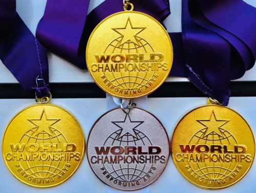 劉申如在2019世界藝術(shù)錦標(biāo)賽(The World Championship of Performing Arts)上榮獲三枚金牌，一枚銀牌。(受訪者供圖)