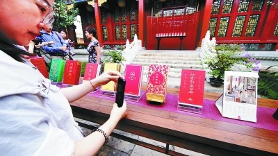 2020年《故宮日歷》昨天亮相。 本報記者 程功攝