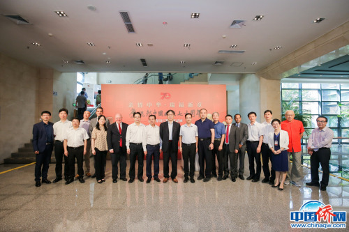 圖為參加開(kāi)幕式的領(lǐng)導(dǎo)和嘉賓合影。 圖片來(lái)源：主辦方供圖。