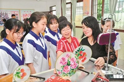 近距離接觸民間工藝制作過程，才能深入理解其背后的文化內涵