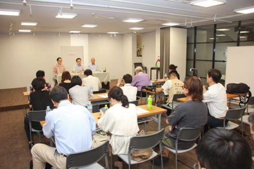 9月9日，旅日華僑華人團(tuán)體召開新聞發(fā)布會(huì)。(《日本新華僑報(bào)》/郭子川 攝)