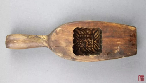 圖為華人帶至海外的木質月餅模具 圖片來源：廣東華僑博物館微信公眾號