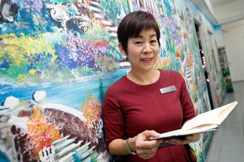 余秀蓉呼吁學(xué)生要有自信，發(fā)現(xiàn)自己的亮點(diǎn)并發(fā)光。(馬來西亞《星洲日報》/陳敬暉 攝)