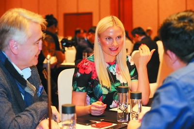 圖為第十二屆中國國際服務(wù)外包合作大會(huì)專場(chǎng)活動(dòng)——?dú)W洲創(chuàng)新資源推介會(huì)、國際合作項(xiàng)目對(duì)接洽談會(huì)在南京舉行。 本報(bào)記者 董家訓(xùn)/攝