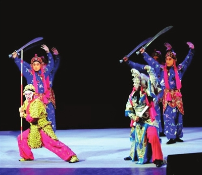 圖為武戲《鬧天宮》開打精彩?！短旖蛉請蟆酚浾?劉莉莉/攝