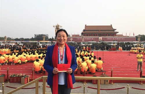 出席國慶慶典的阿根廷婦女兒童聯(lián)合會會長陳靜。(阿根廷華人網(wǎng))