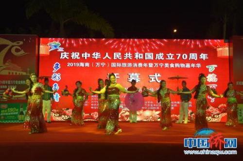 開幕式上東南亞風情舞蹈表演。　陳燕清　攝