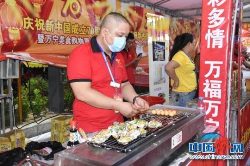 美食街匯聚人氣?！￡愌嗲濉z