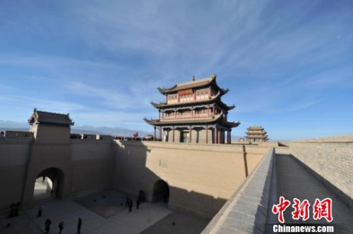 圖為甘肅嘉峪關城樓?！钇G敏 攝