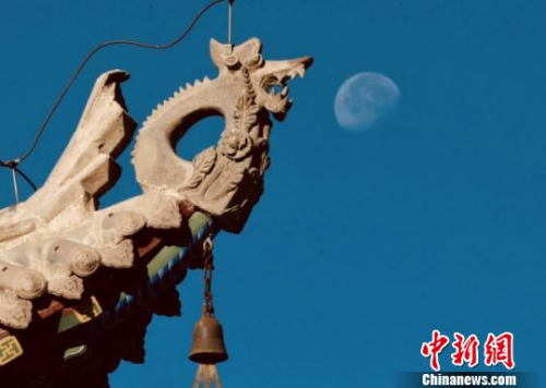 圖為“華媒人”記錄嘉峪關城樓一隅?！〗L庚 攝