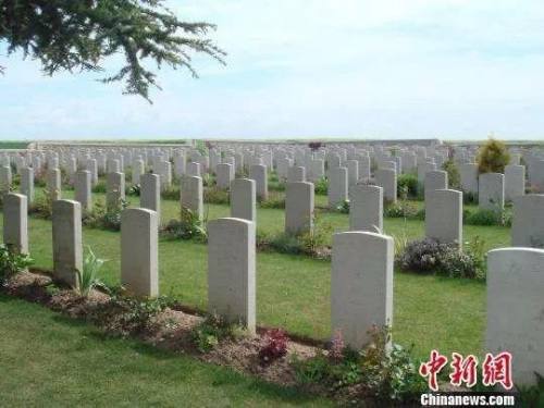 一戰(zhàn)華工墓碑。來源：<a target='_blank'  >中新網(wǎng)</a>