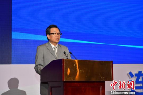 圖為中國僑聯(lián)副主席李卓彬致辭。　胡遠(yuǎn)航　攝