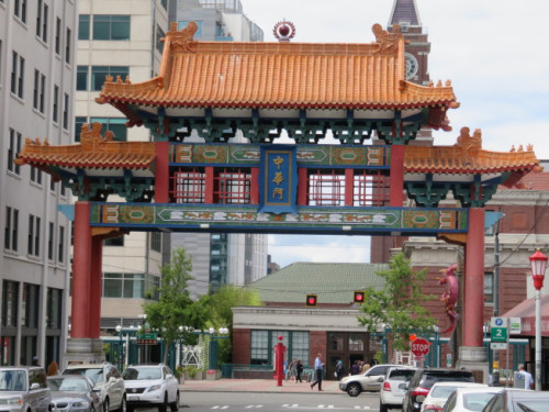 西雅圖中華門牌樓是國際區(qū)的重要地標。(美國《世界日報》/王又春 攝)