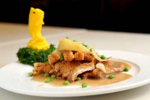 美珍苑的海南豬扒的醬汁采用面粉、牛油及洋蔥慢火干炒制成。(龍國(guó)雄攝)