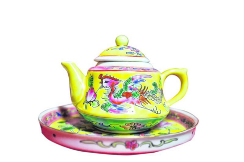 早期的富裕土生華人有嚼檳榔的習慣，這整套專門用來“服用”檳榔的工具就包括儲存生檳榔的銀容器及用作摏搗、挑、切等的工具。